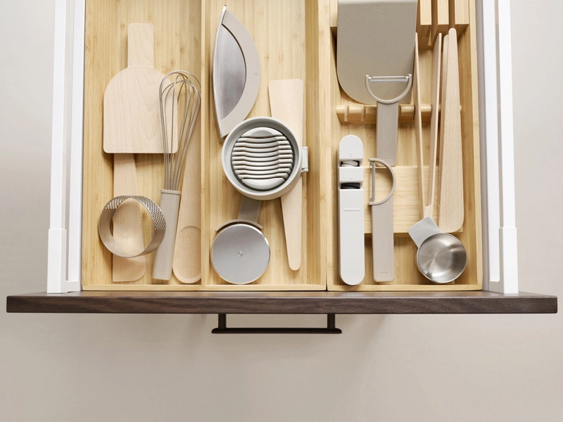 Zone Denmark - Obrotowy nóż do pizzy Singles Soft Taupe