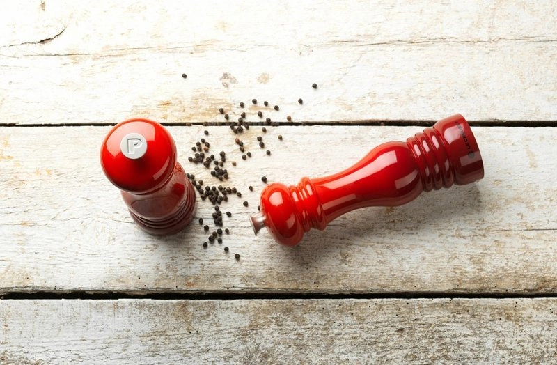 Le Creuset - młynek do pieprzu 21 cm Wiśniowy