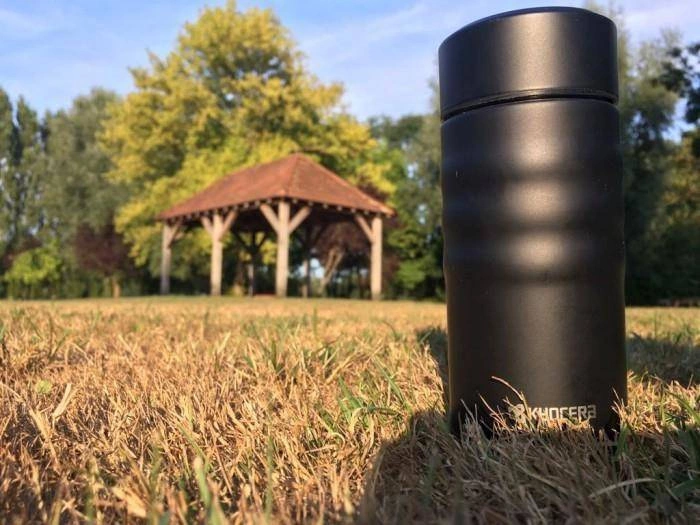 Kyocera - Kubek termiczny 350 ml Twist Top, czarny