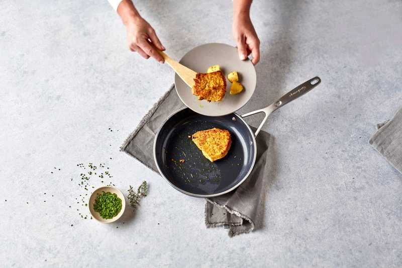 Demeyere - patelnia płytka z powłoką Ceraforce 24 cm Alu Industry 3