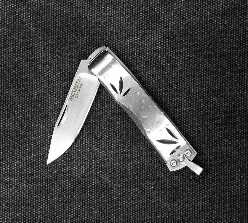 Mcusta - Neckknife Bamboo Corian AUS-8A 5,5 cm