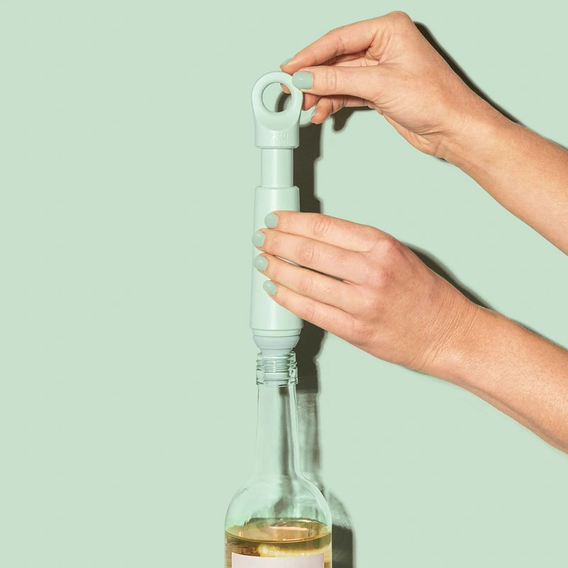 VacuVin - Zestaw do próżniowego zamykania wina (pompka próżniowa + 1 korek) Wine Saver Loop Jade