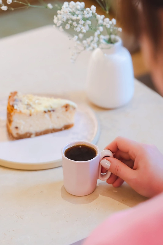 Vialli Design - Dwa kubki ceramiczne z uszkiem 80 ml Fuori różowe