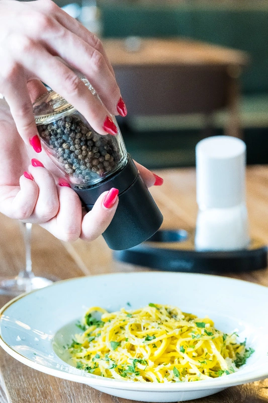 Vialli Design - Zestaw młynków do soli i pieprzu Livio