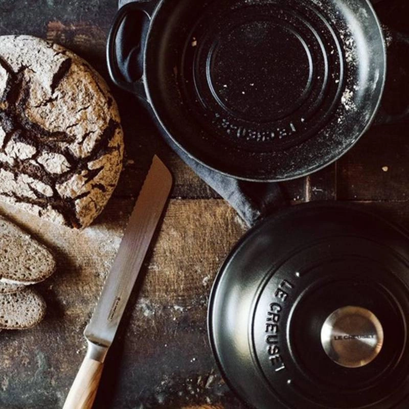 Le Creuset - garnek żeliwny do pieczenia chleba płomienny