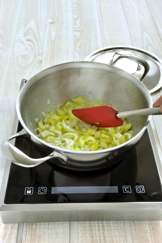 Demeyere - patelnia głęboka 2H z pokrywką 28 cm Atlantis