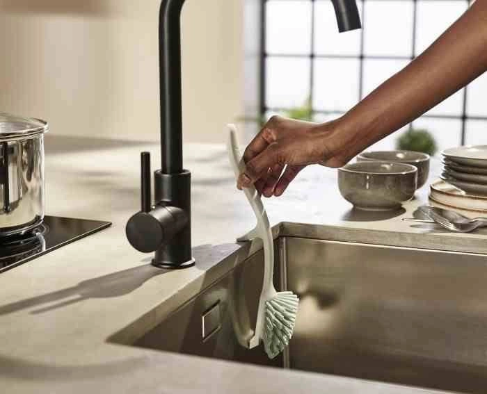 Joseph Joseph - Szczotka do naczyń Edge™, light stone/sage