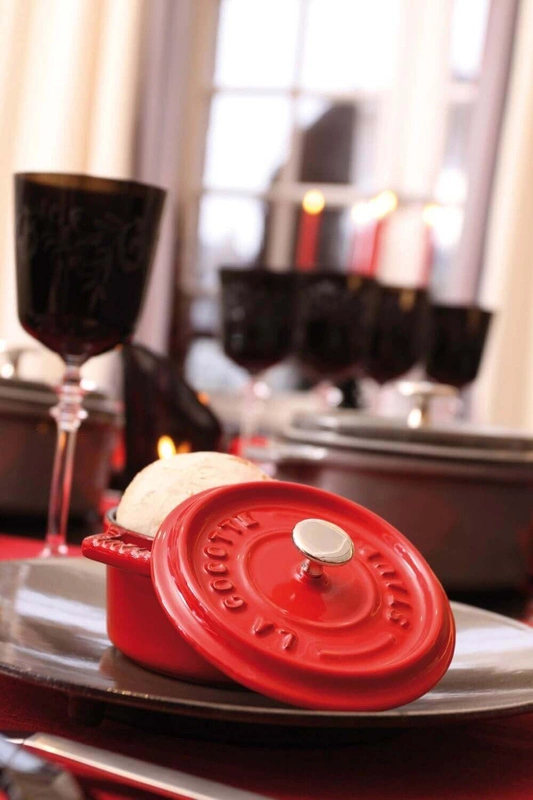 Staub - garnek brytfanna żeliwna wiśniowa 0,25 l 10 cm