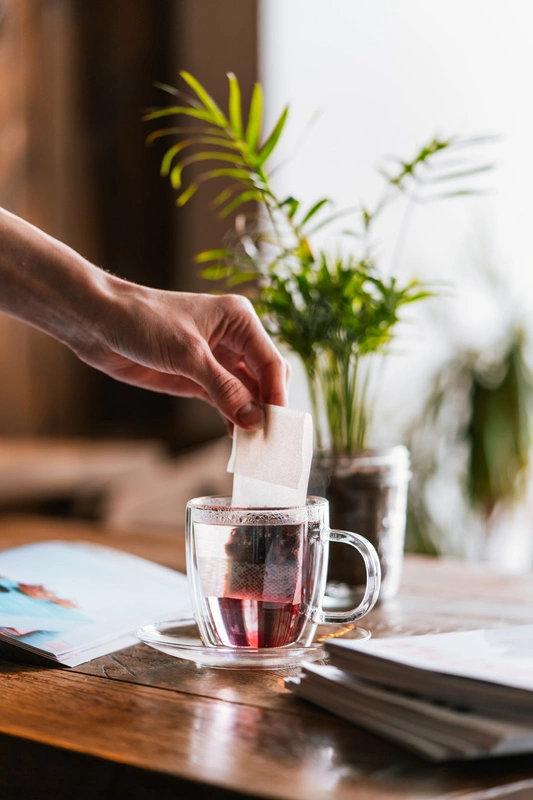 Vialli Design - Komplet 2 filiżanek ze spodkami z podwójną ścianką 250ml Amo