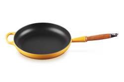 Le Creuset - patelnia żeliwna z drewnianym uchwytem 28 cm