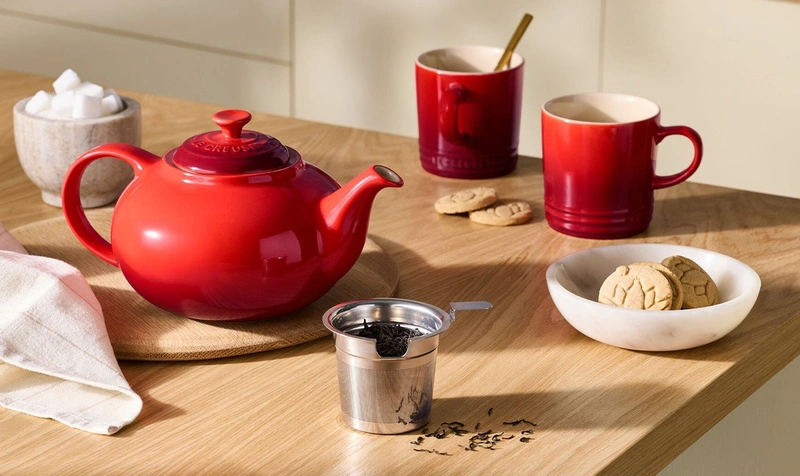Le Creuset dzbanek do herbaty z zaparzaczem płomienny 1,3 l
