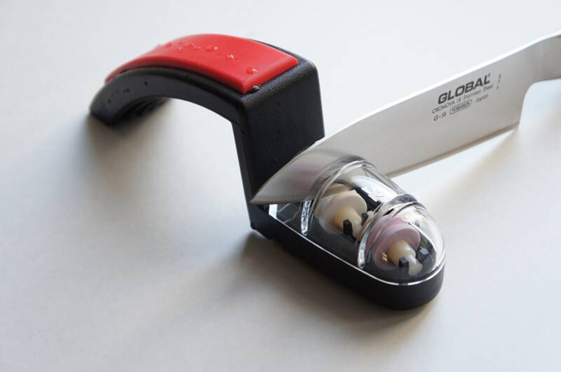 Global - MinoSharp Ceramiczna ostrzałka wodna do noży Global, czarno-czerwona