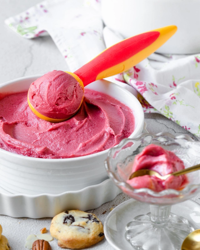 Mastrad - Łyżka do lodów żółta