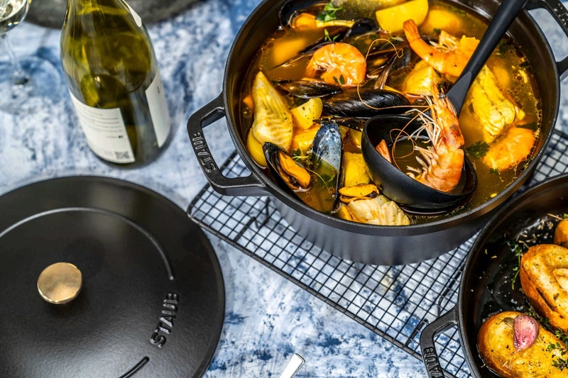 Staub - zestaw 2 naczyń + pokrywka 24 cm czarny