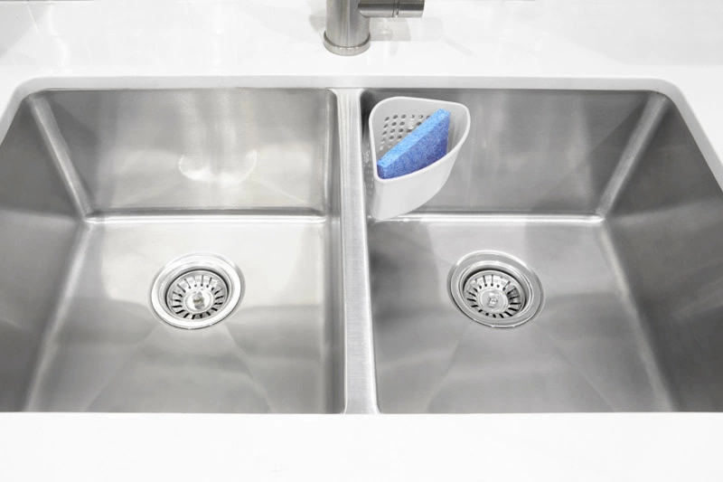 Umbra - pojemnik narożny na gąbkę biały