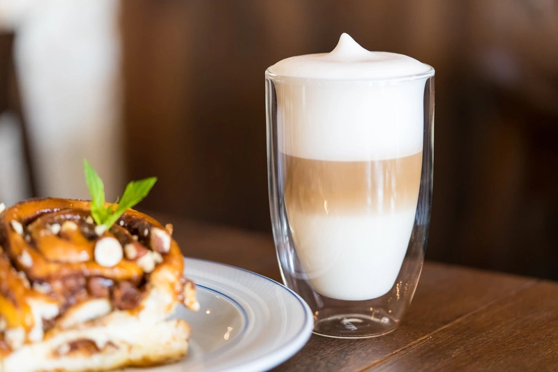 Vialli Design - Zestaw 2 szklanek termicznych wysokich z podwójną ścianką Amo 350 ml