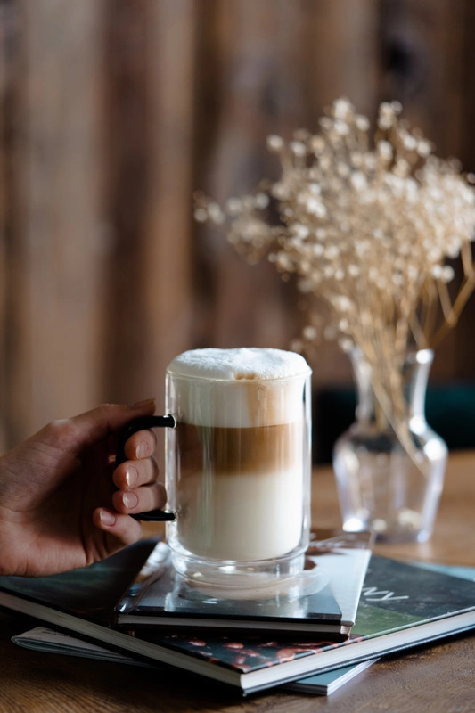 Vialli Design - Komplet 2 szklank z podwójną ścianką Carbon 350 ml