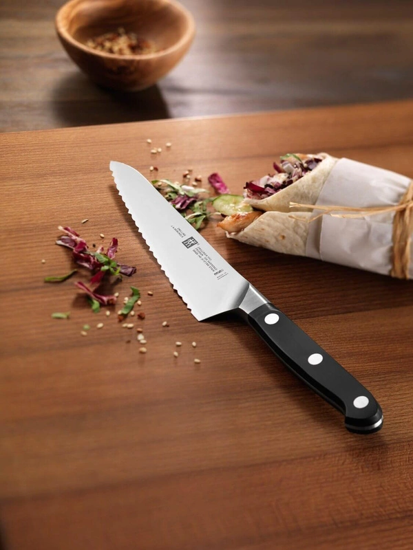 Zwilling - Kompaktowy nóż szefa kuchni z ząbkami Pro 14 cm