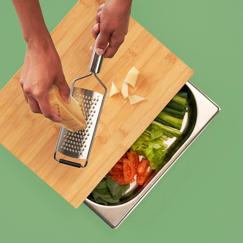 Kela - Deska z wysuwaną tacką 36x27cm bambus Kenina