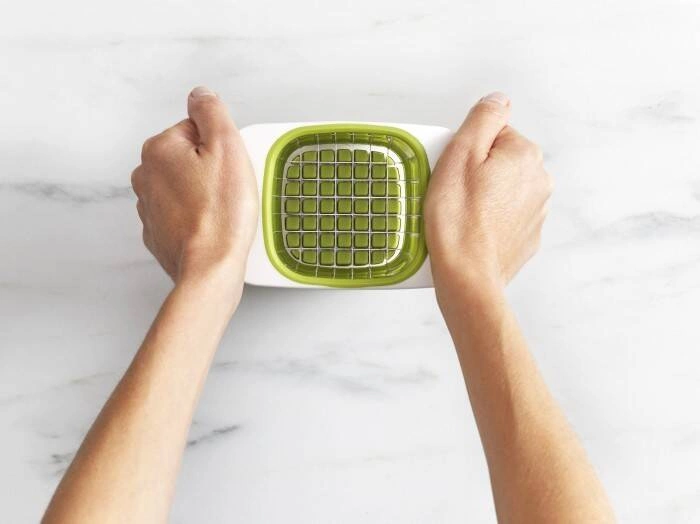 Joseph Joseph - Szatkownica do warzyw ChopCup™, biało - zielona