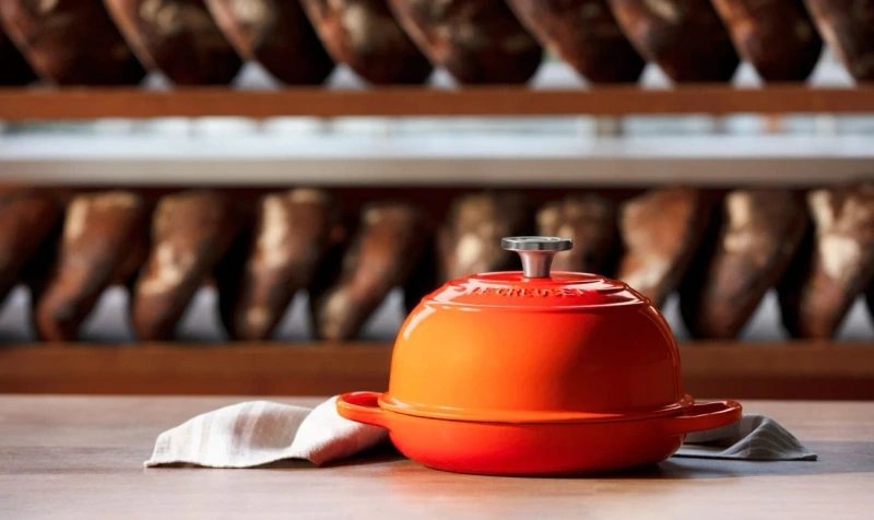 Le Creuset - garnek żeliwny do pieczenia chleba płomienny