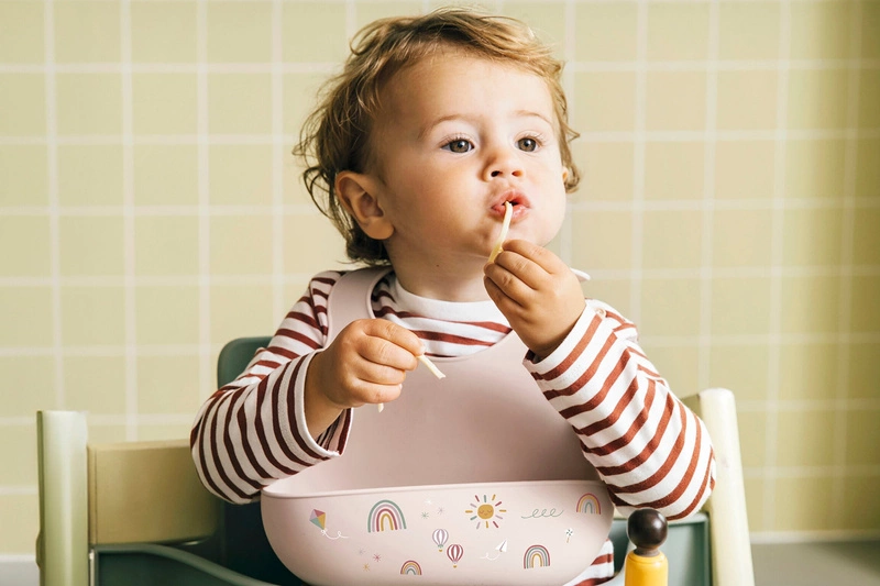 Mepal - Śliniak silikonowy z kieszonką Mio Little Farm