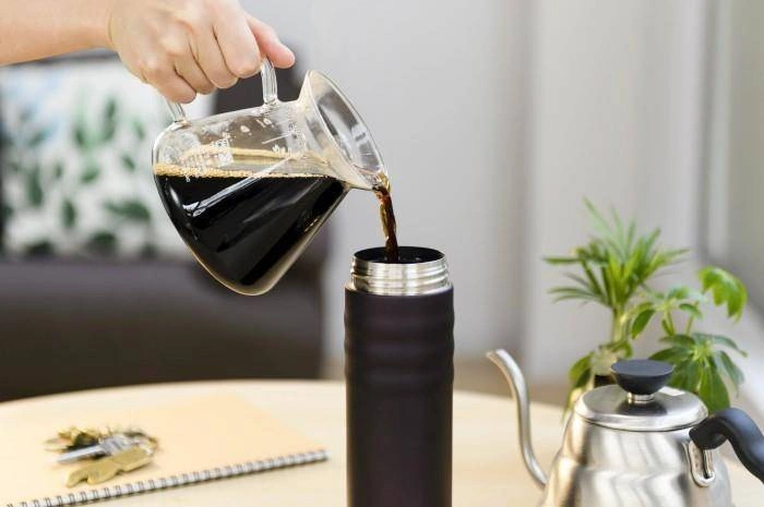 Kyocera - Kubek termiczny 500 ml Twist Top, czarny