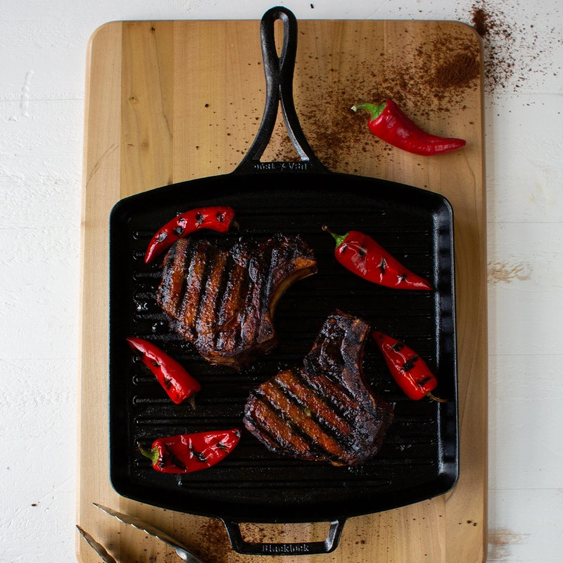 Lodge - Patelnia żeliwna grillowa 30 cm BLACKLOCK