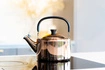 Vialli Design - Czajnik 1,5l z gwizdkiem Diamante złoty rose gold polerowany