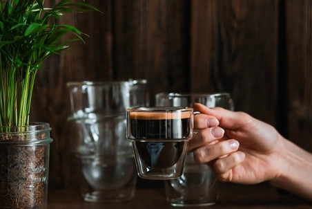 Vialli Design - Komplet 6 szklanek do espresso z podwójną ścianką 150ml Senso