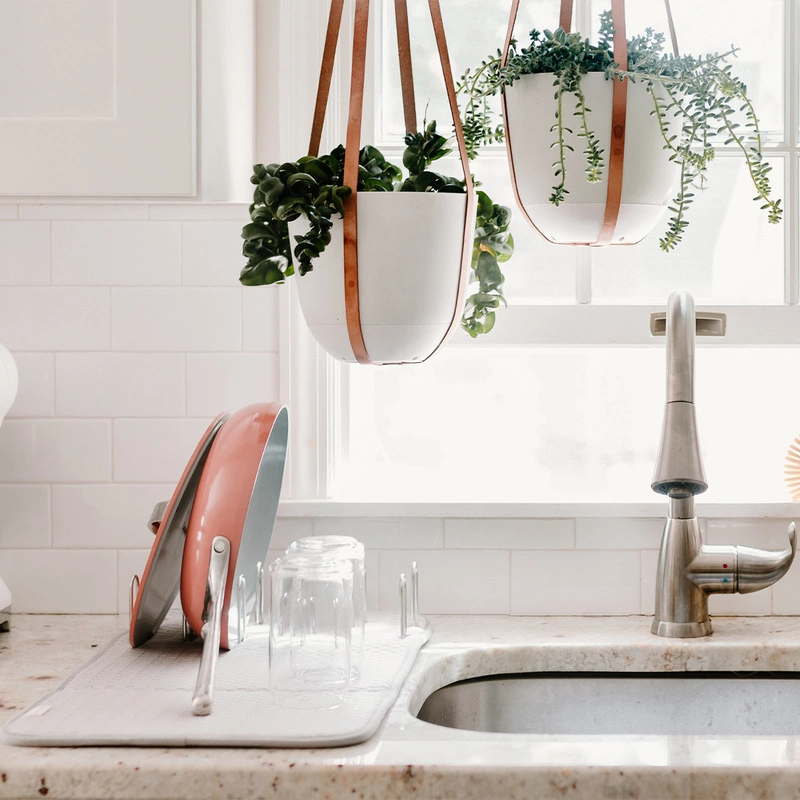 Full Circle - Mata do osuszania naczyń z uchwytami Shape Shifter