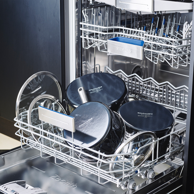 KitchenAid - Garnek emaliowany z pokrywką 20 cm 3,7 L czarny