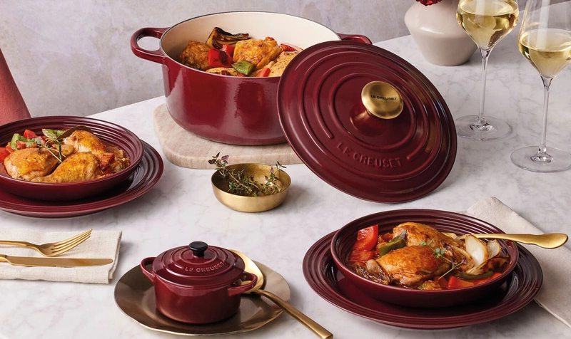 Le Creuset - garnek żeliwny emaliowany Signature 28 garnet