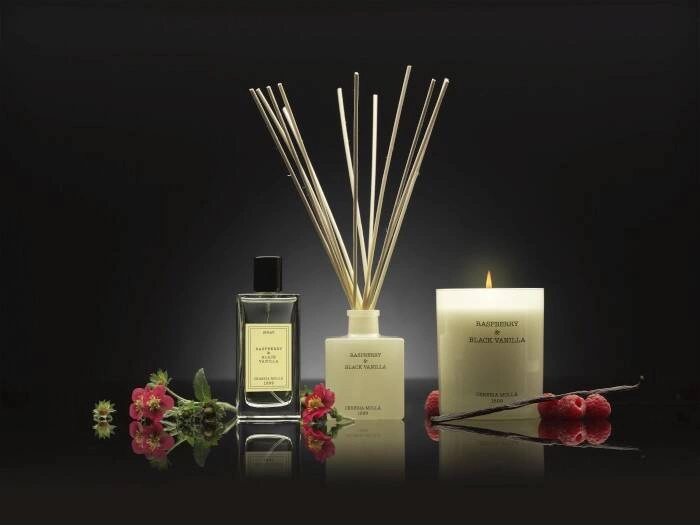 Cereria Molla - Świeca Premium 230gr Raspberry & BlackVanilla