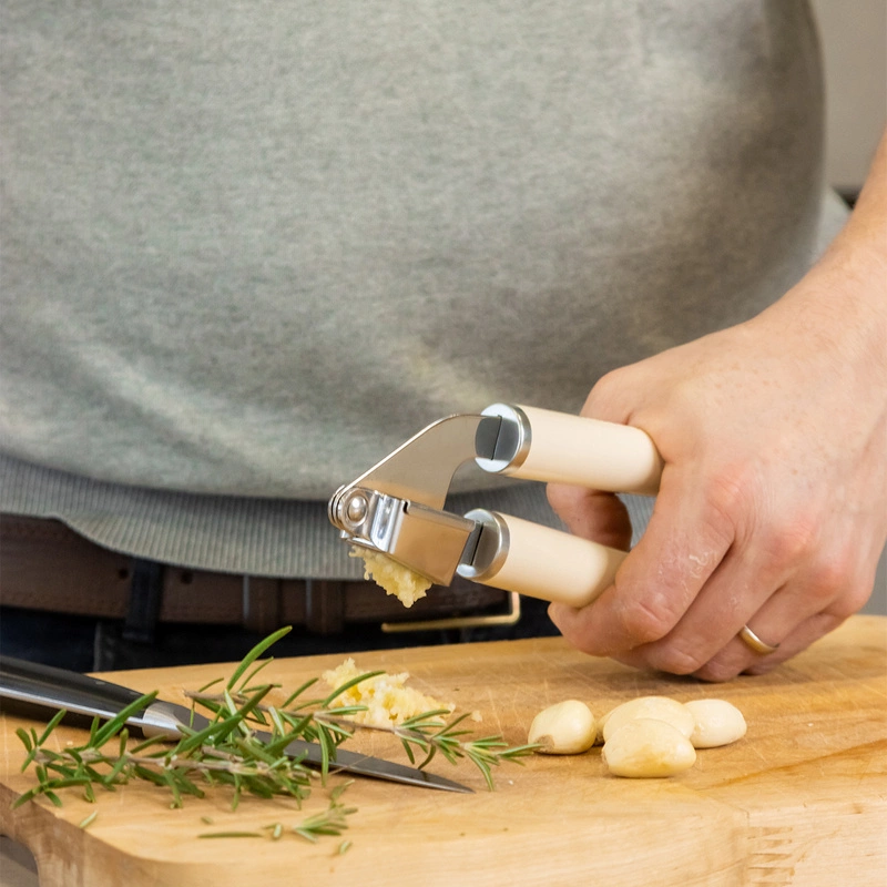 KitchenAid Culinary Tools - wyciskacz do czosnku CORELINE Almond Cream