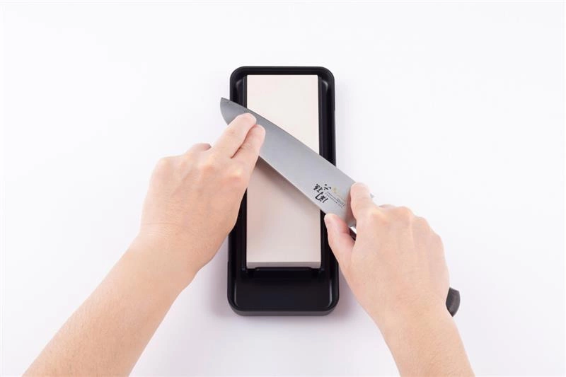 KAI - Kamień do ostrzenia 4000 w etui Seki Magoroku