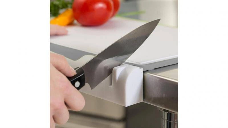 KitchenIQ - Deska do krojenia z ostrzarką