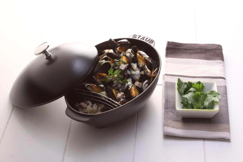 Staub - emaliowany żeliwny garnek do małż czarny 25 cm