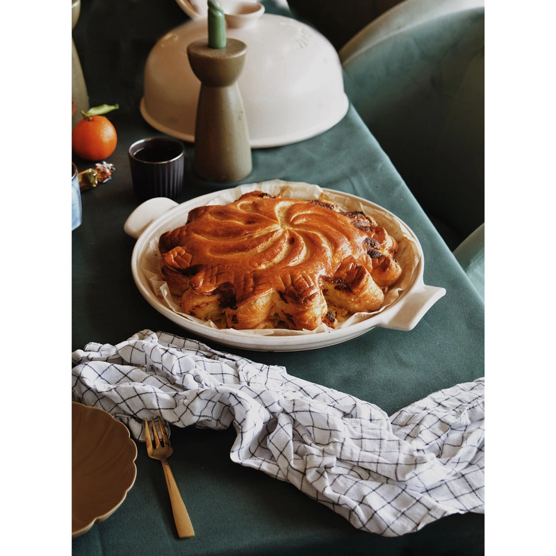 Emile Henry - Naczynie do chleba 4,5L - czerwone