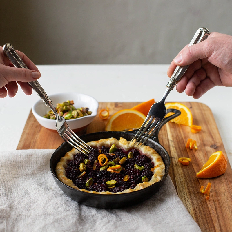 Lodge - Patelnia żeliwna 18 cm BLACKLOCK