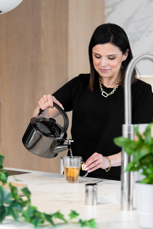 Vialli Design - Czajnik 1,5l z gwizdkiem Diamante grafitowy polerowany