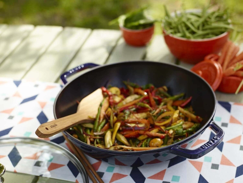 Staub - żeliwny wok niebieski 30 cm