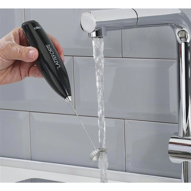 Cilio - spieniacz do mleka na stojaku, 23 cm, czerwony Latteforte