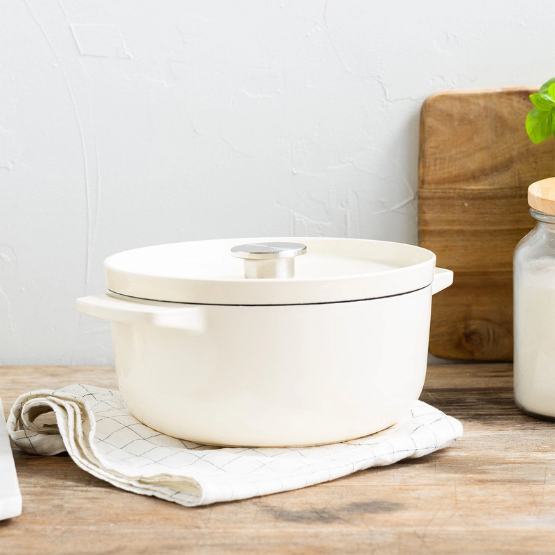 KitchenAid - garnek żeliwny z pokrywką 3,3L Almond Cream