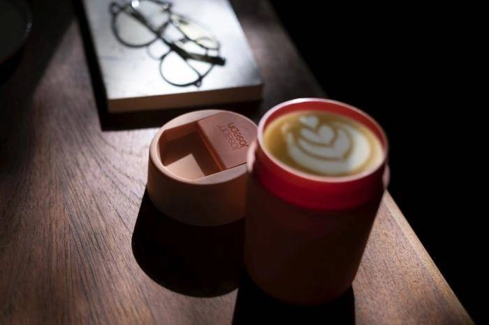 Joseph Joseph - Kubek podróżny 340 ml koralowy, Sipp™