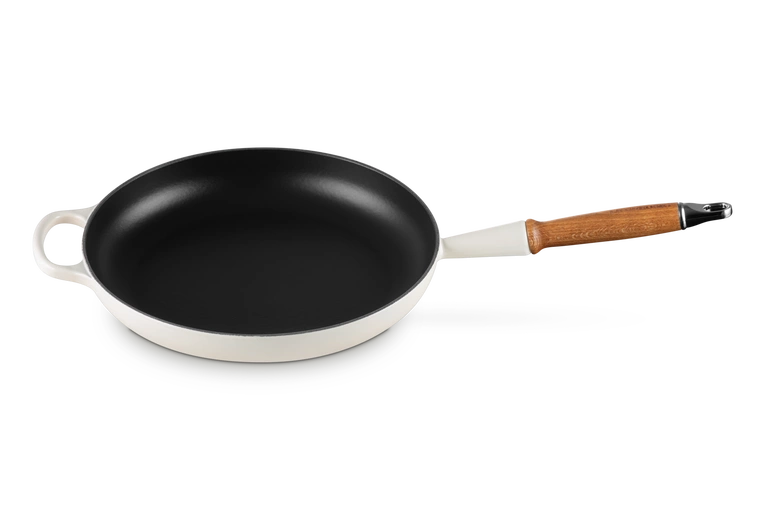 Le Creuset - patelnia żeliwna z drewnianym uchwytem 26 cm Meringue