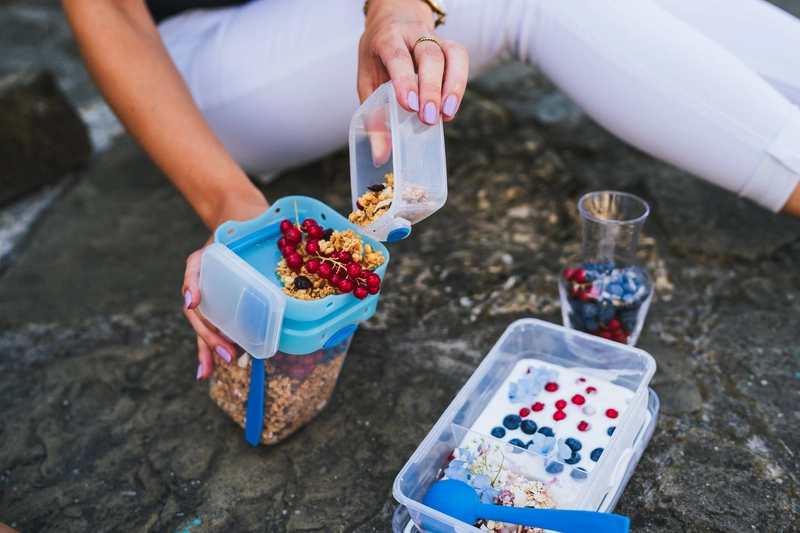 Vialli Design - Pojemnik na żywność dzielony 980ml Foodie Push&Push biały 2