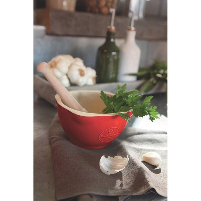 Emile Henry - ceramiczny moździerz z tłuczkiem czerwony