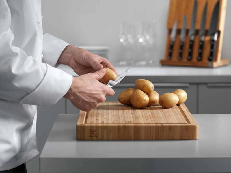 Zwilling - Nóż do obierania warzyw Four Star 7 cm