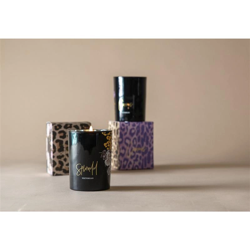 Victorian - świeca zapachowa Splendid: czerwona porzeczka, do 45 godzin, śred. 8 x 10,5 cm Splendid